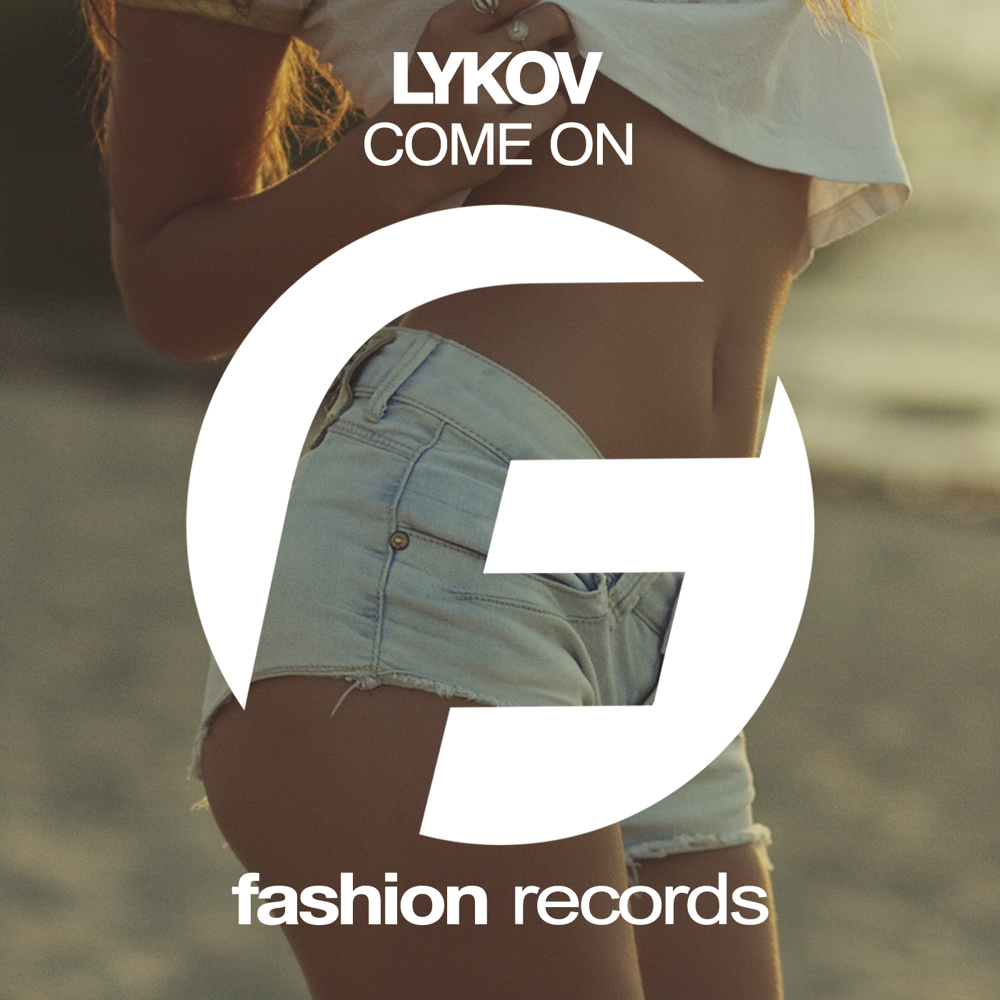 Comes on the radio. Lykov Living 4 you (Original Mix). Книга Music and Fashion. Музыка come you on. DJ come on come on the Radio on.